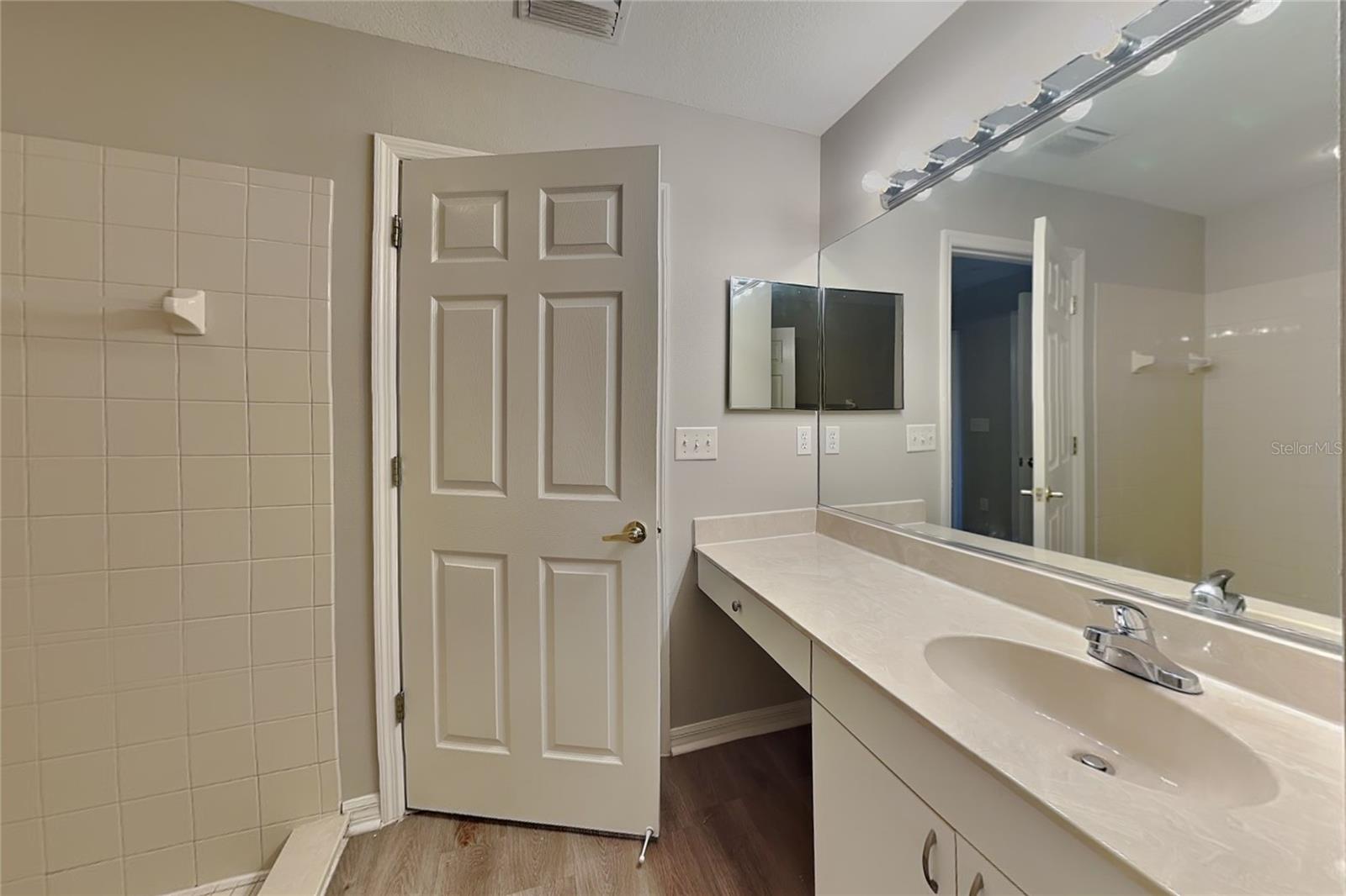O6434976 Property Photo 8