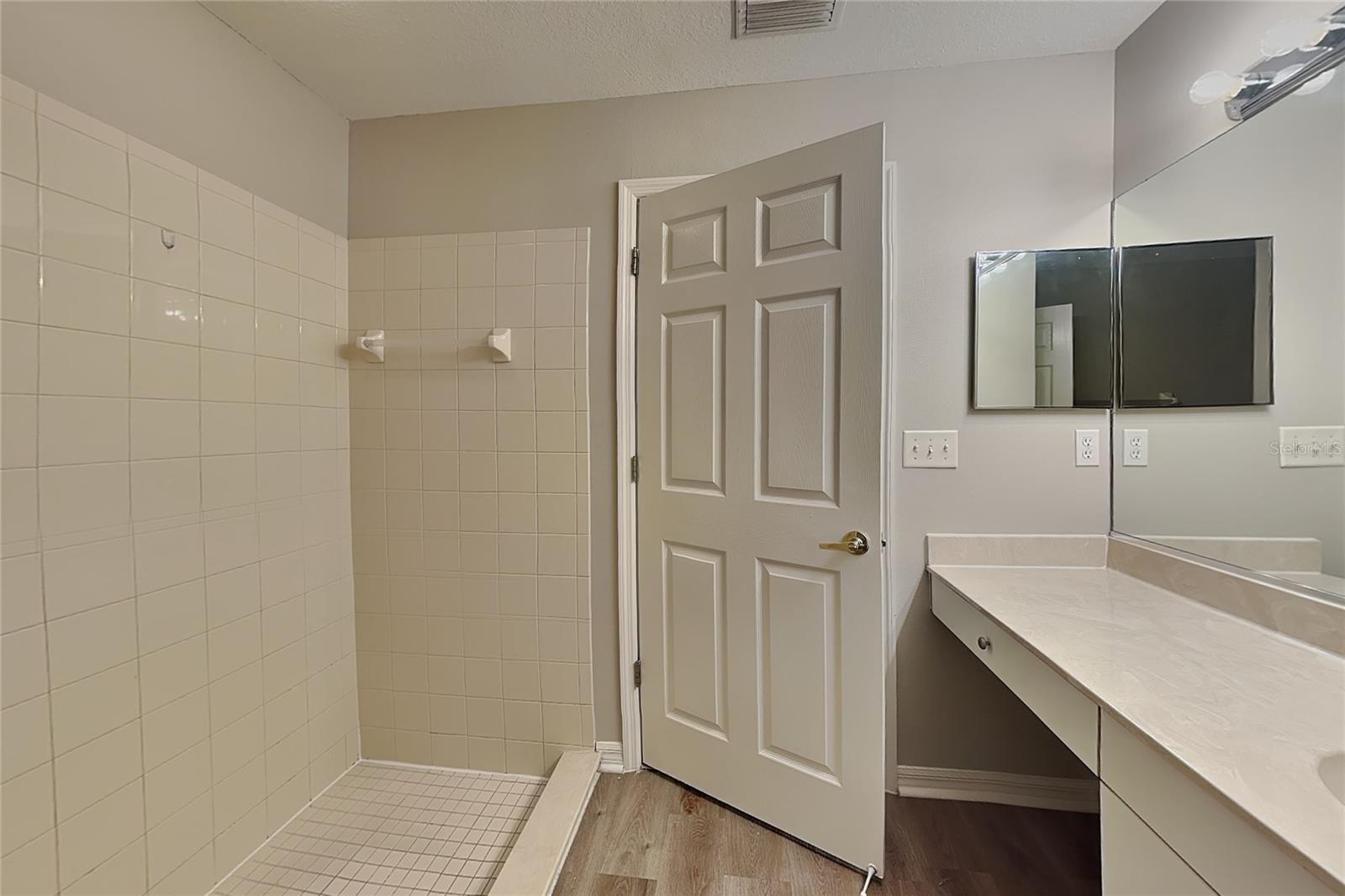 O6434976 Property Photo 9