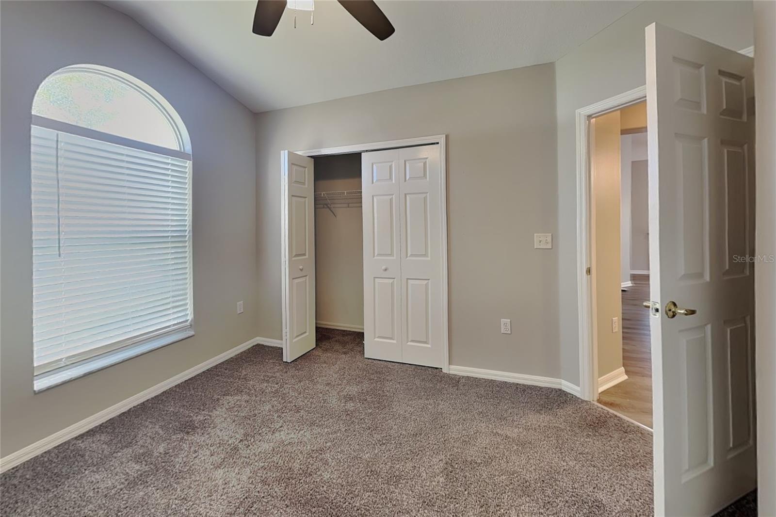 O6434976 Property Photo 12