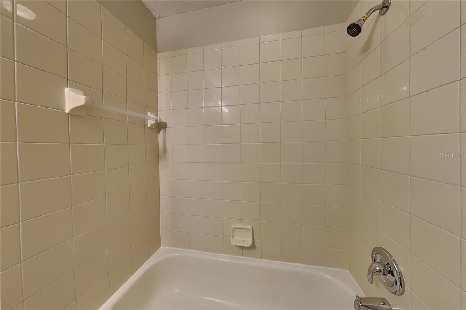 O6434976 Property Photo 14