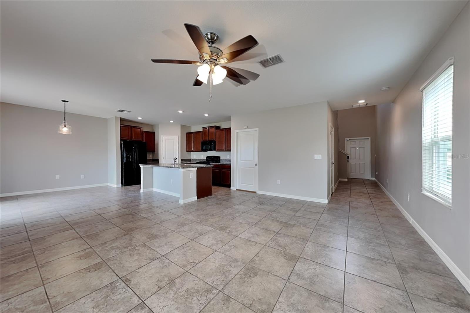 O6434989 Property Photo 2