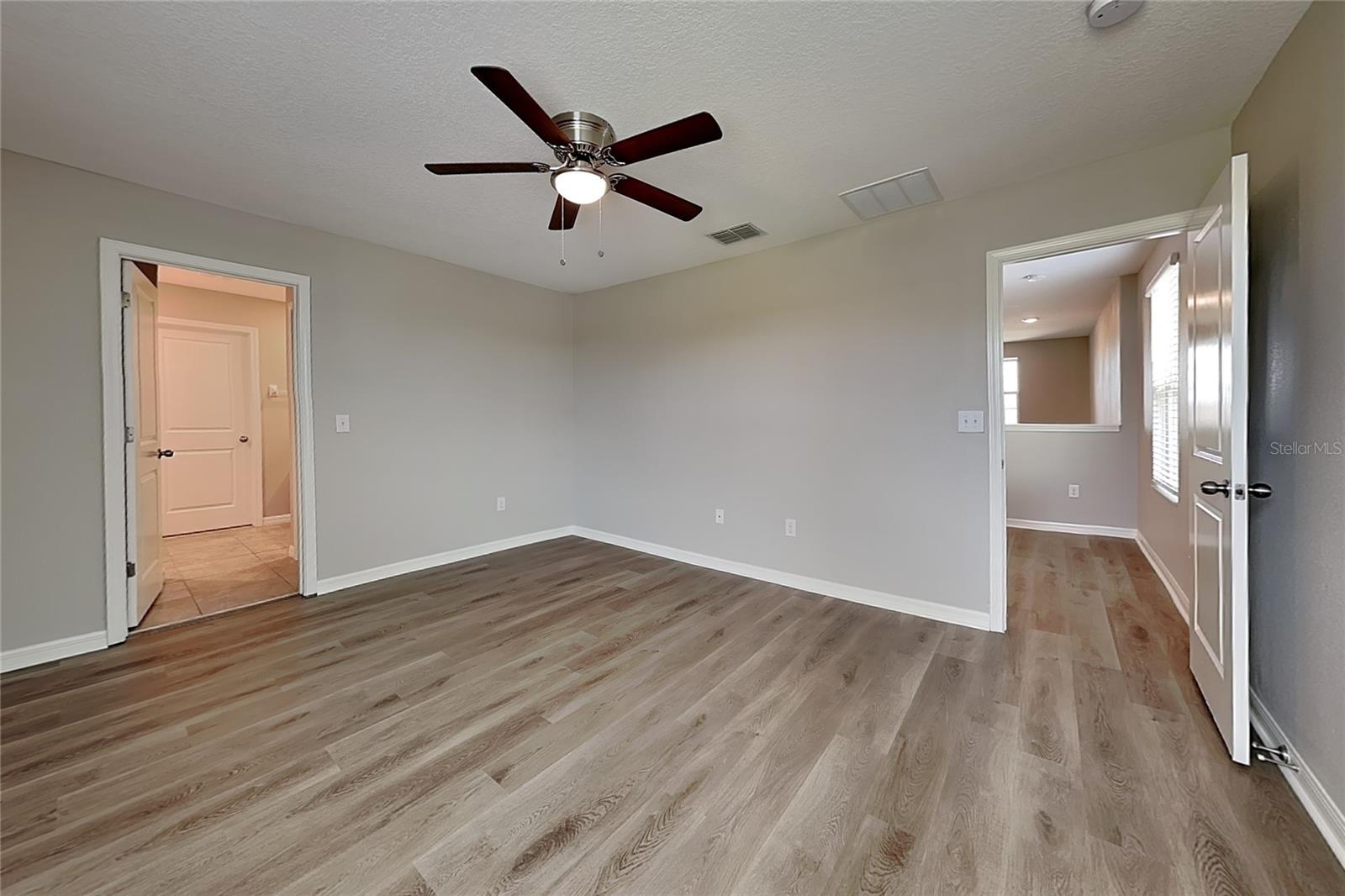 O6434989 Property Photo 6