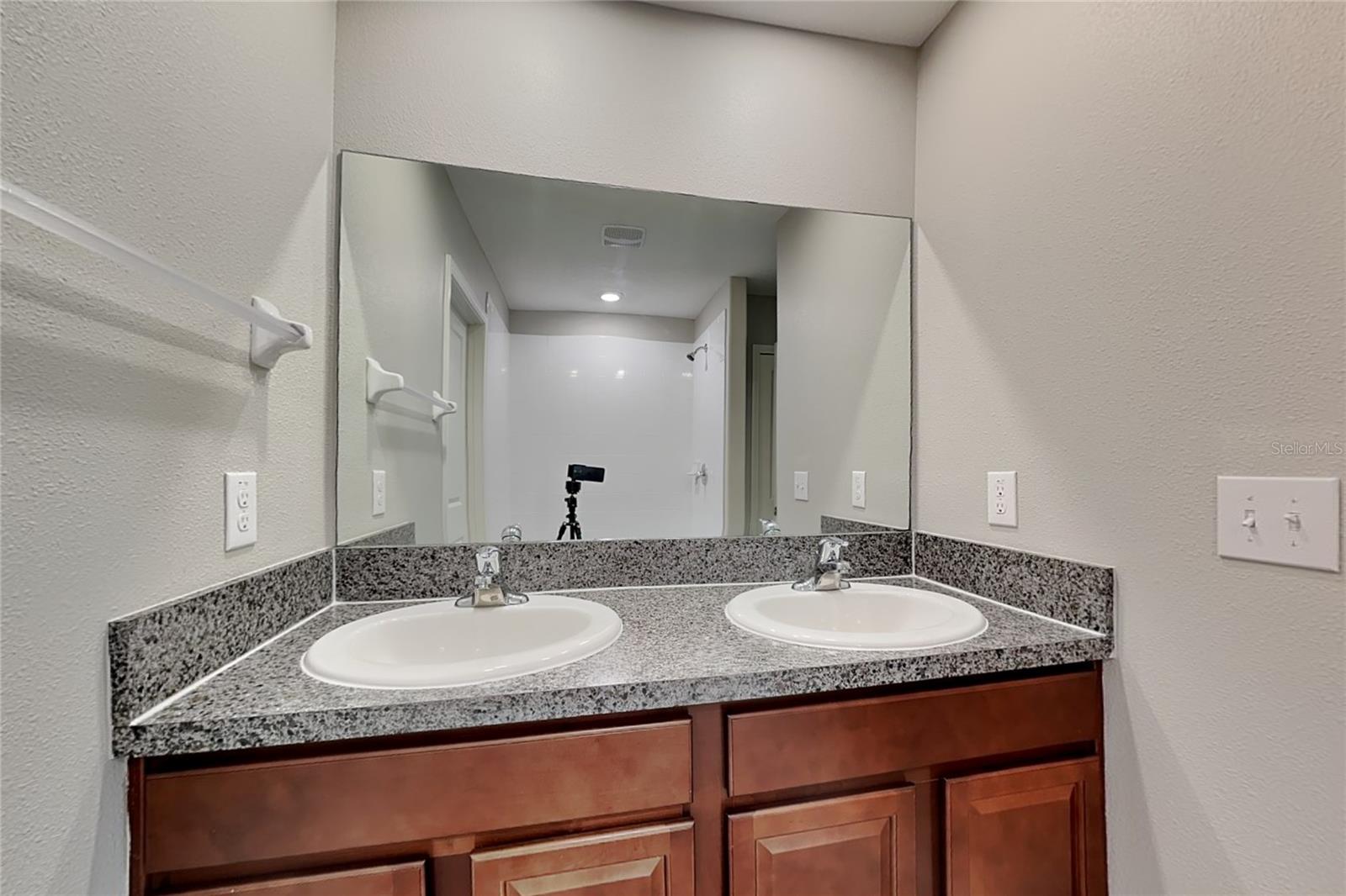 O6434989 Property Photo 8
