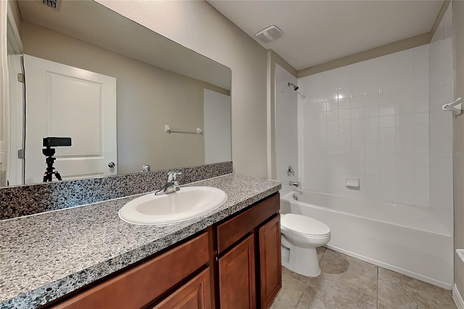 O6434989 Property Photo 15