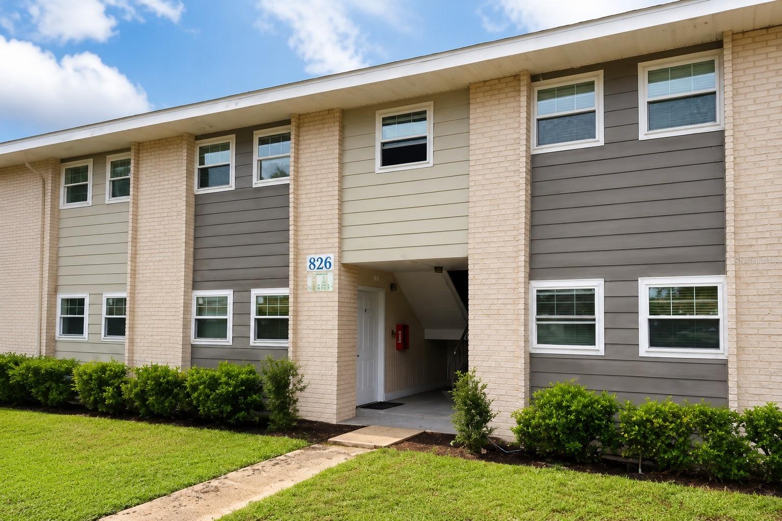 828 Sky Lake Cir #b Property Photo