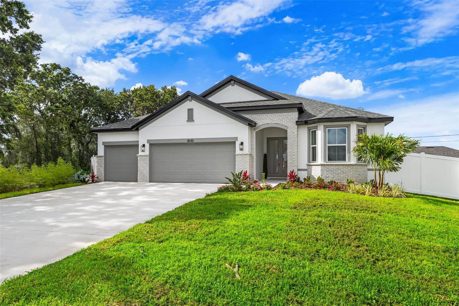 O6435013 Property Photo 2