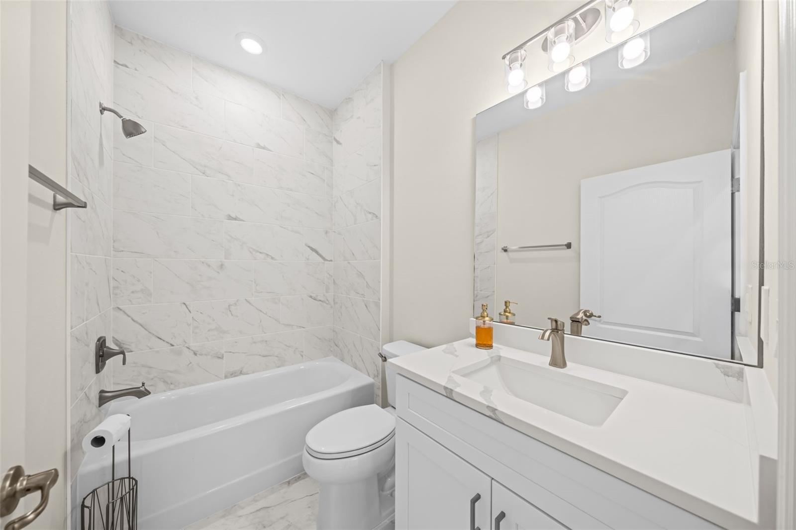 O6435013 Property Photo 3