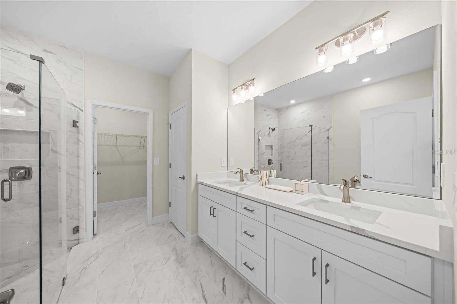 O6435013 Property Photo 4
