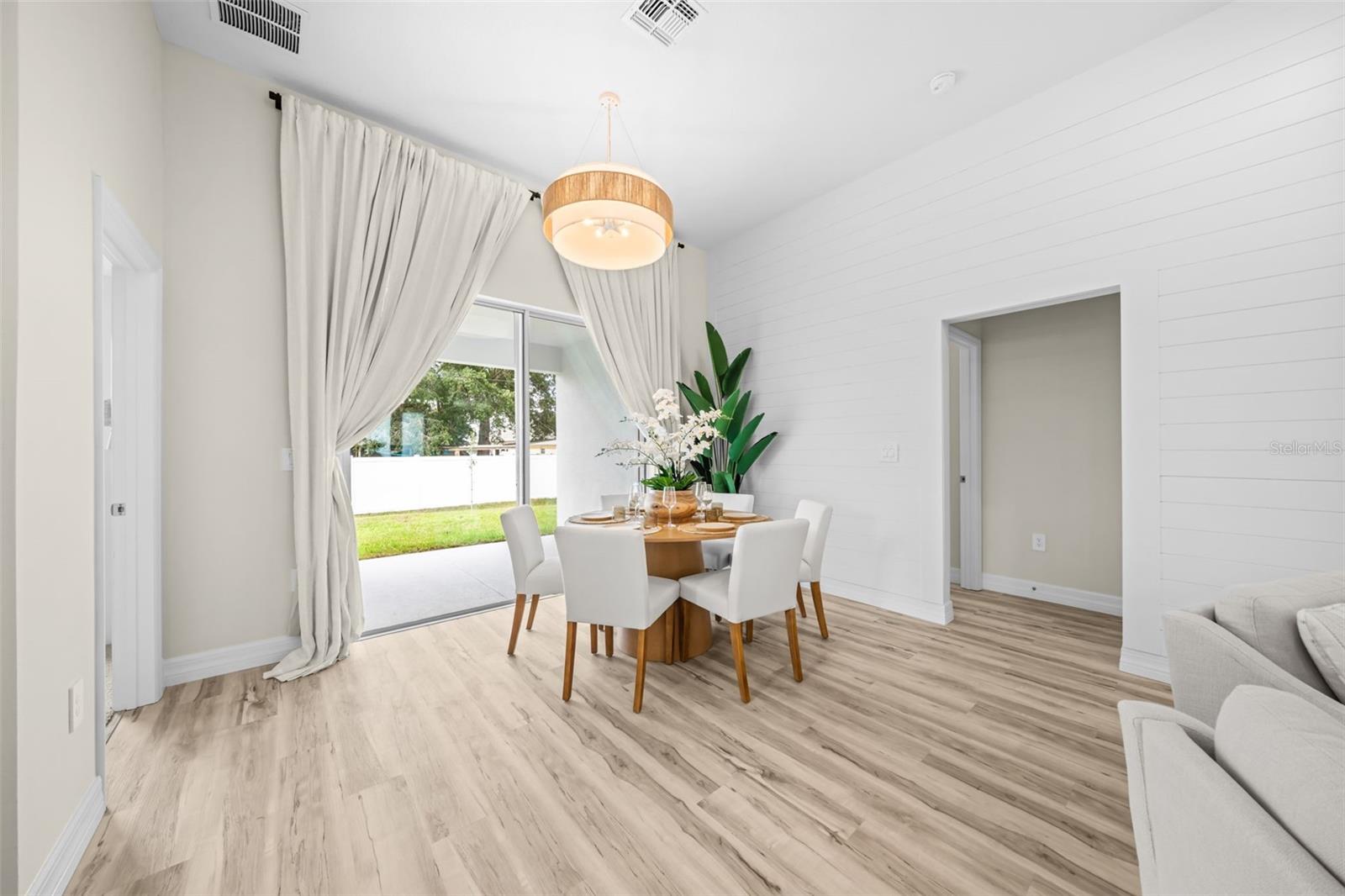O6435013 Property Photo 14