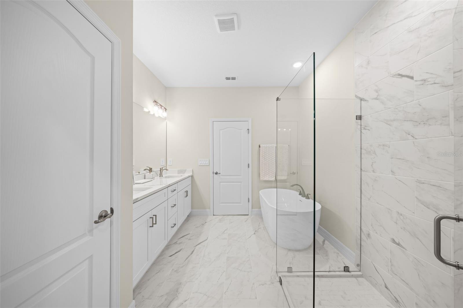 O6435013 Property Photo 15