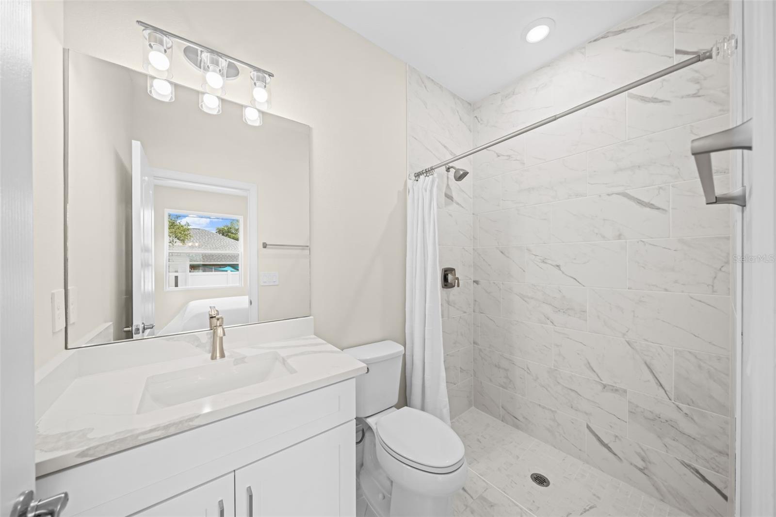 O6435013 Property Photo 21