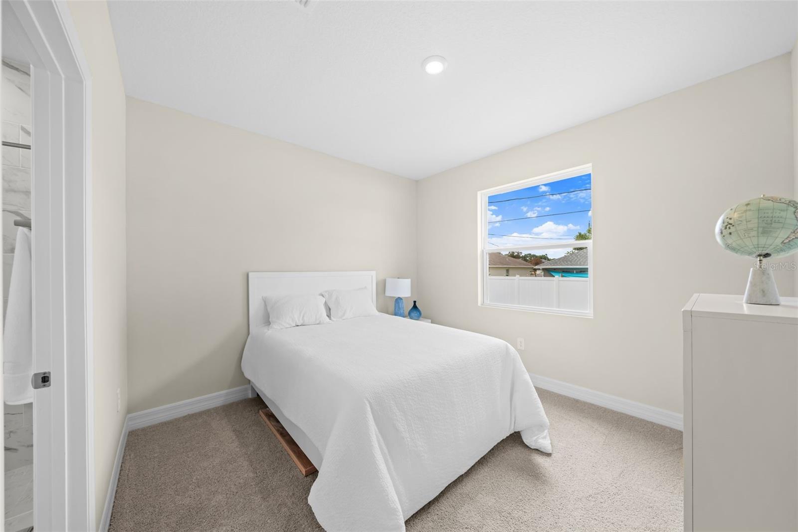 O6435013 Property Photo 23