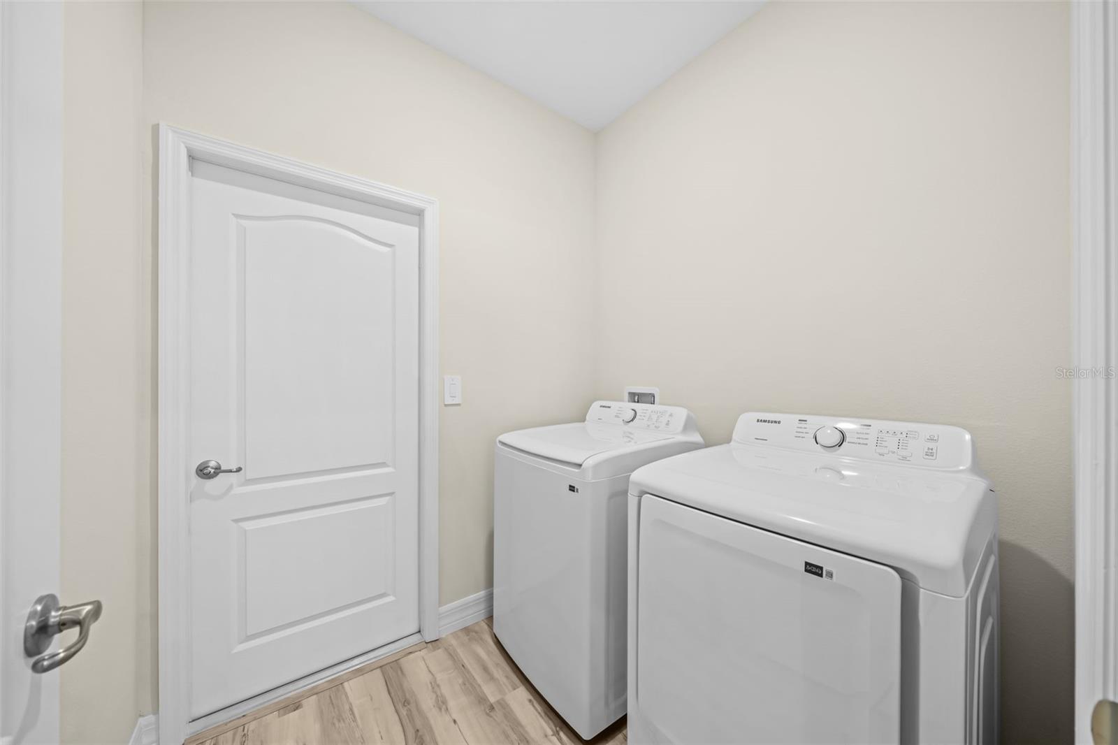 O6435013 Property Photo 25