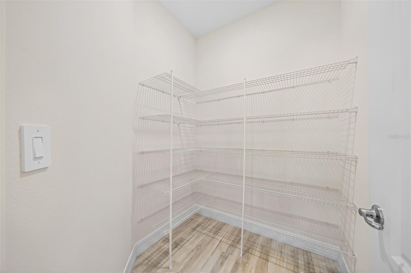 O6435013 Property Photo 29