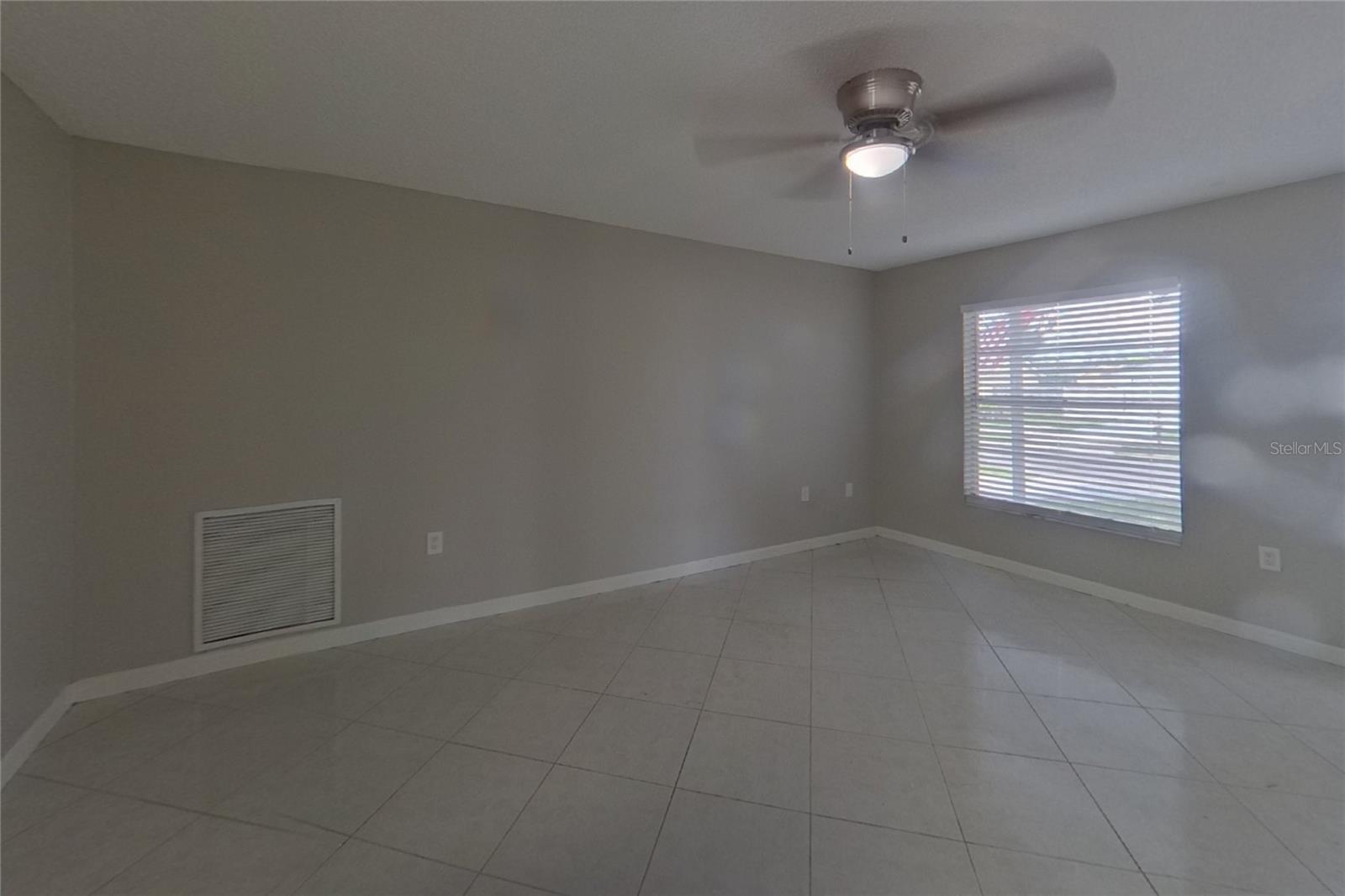 O6435018 Property Photo 2