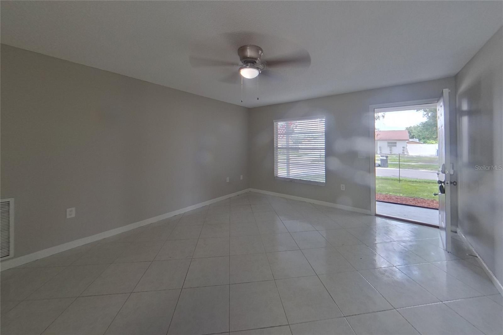 O6435018 Property Photo 3