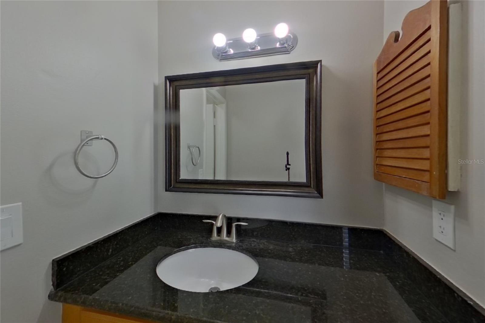 O6435018 Property Photo 8