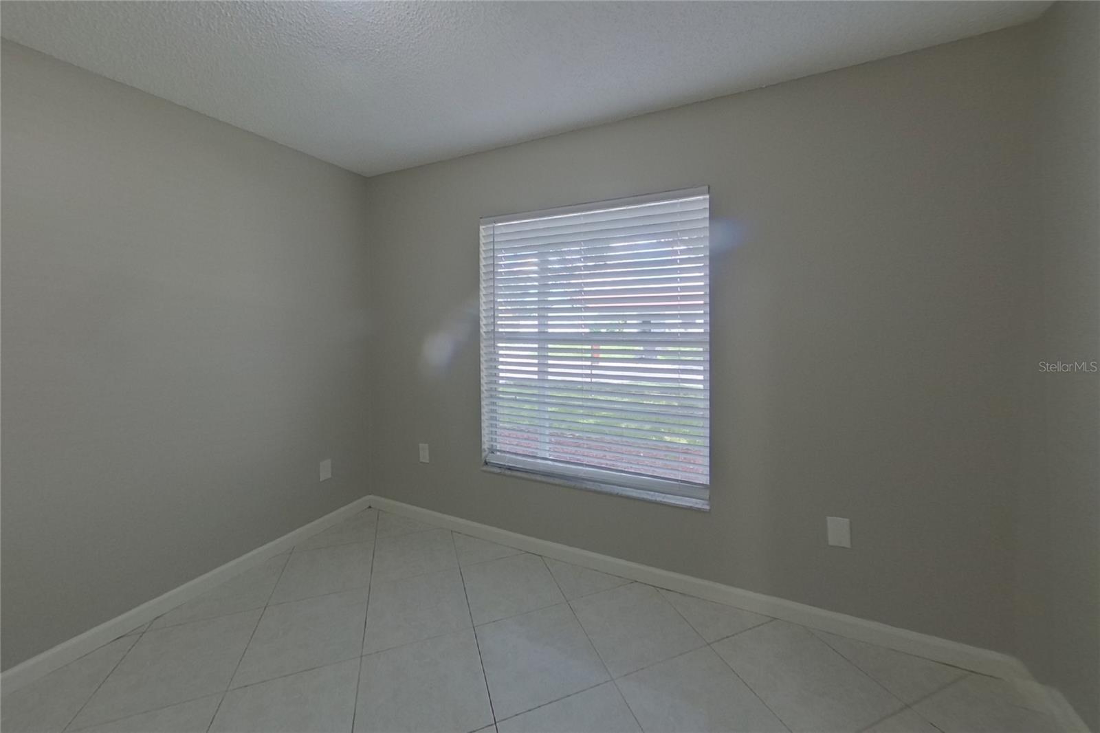 O6435018 Property Photo 10