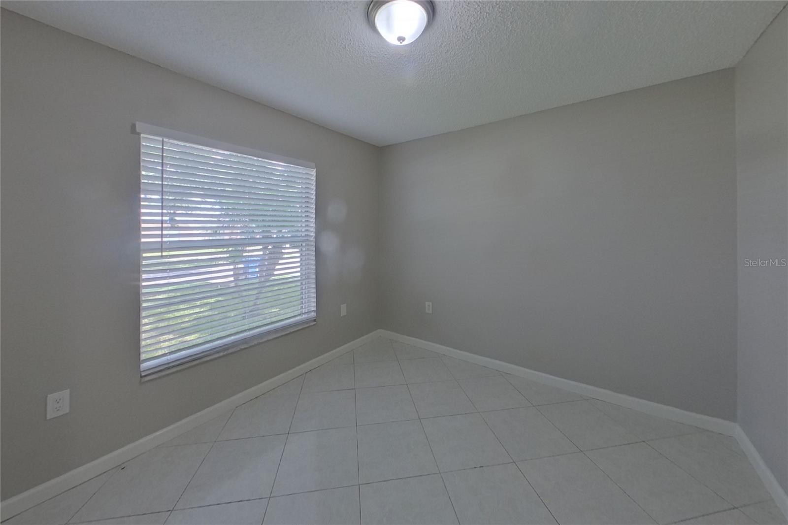 O6435018 Property Photo 11