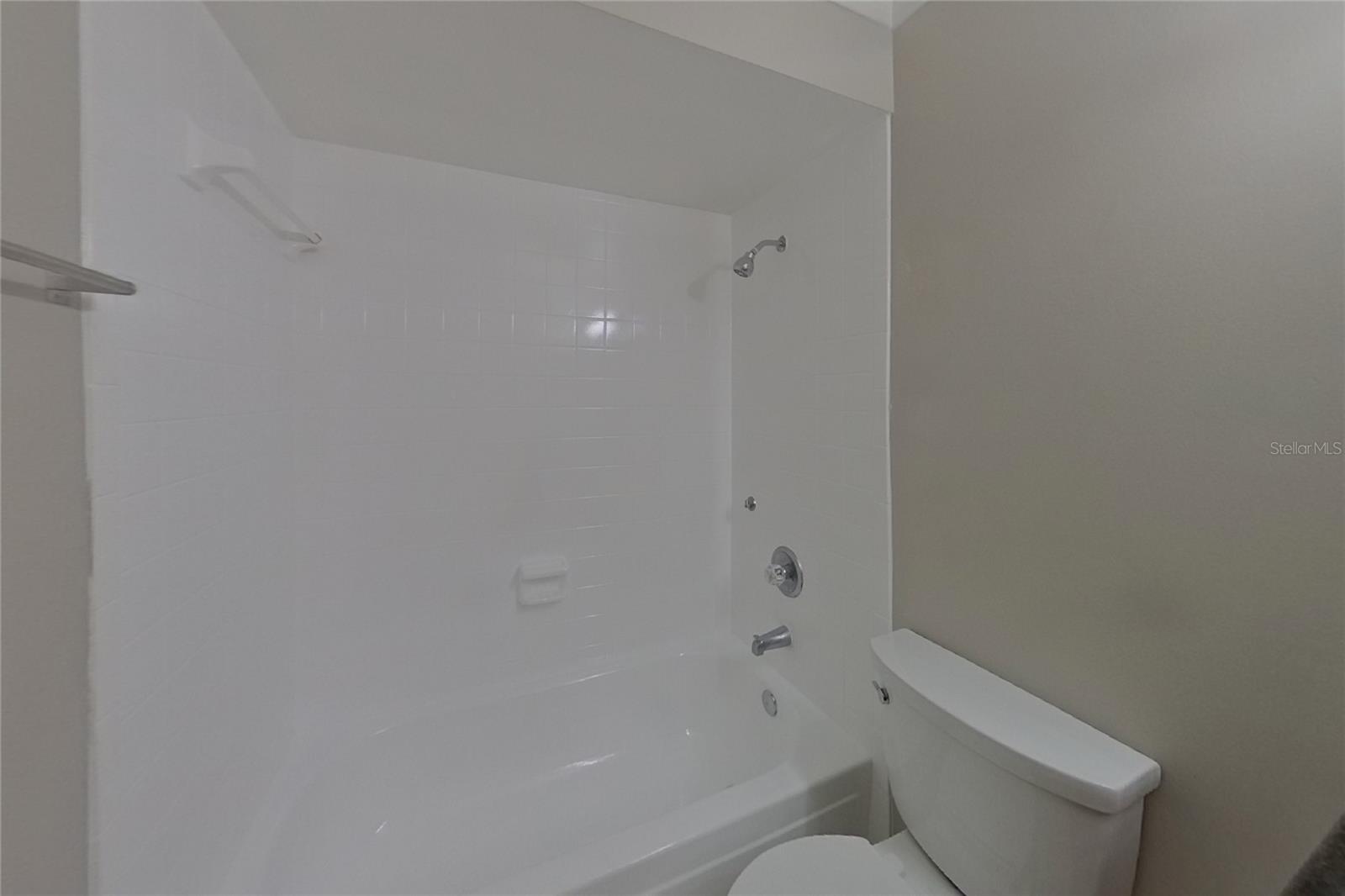 O6435018 Property Photo 14