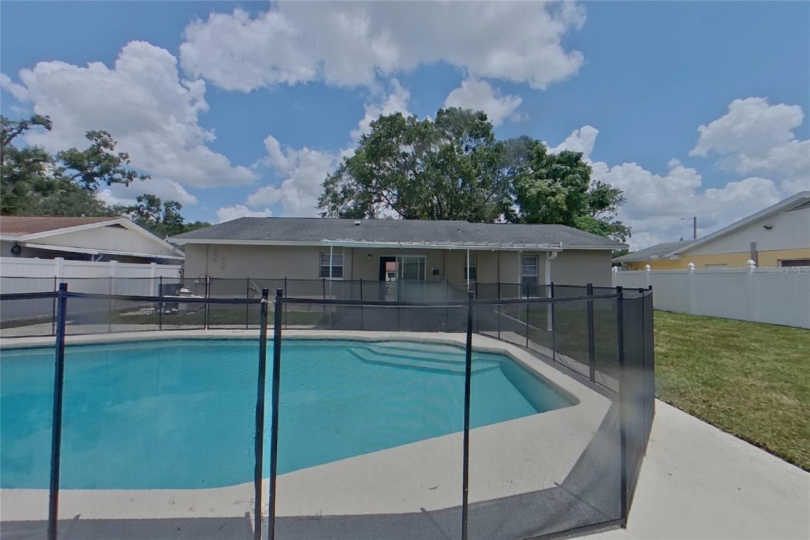 O6435018 Property Photo 15