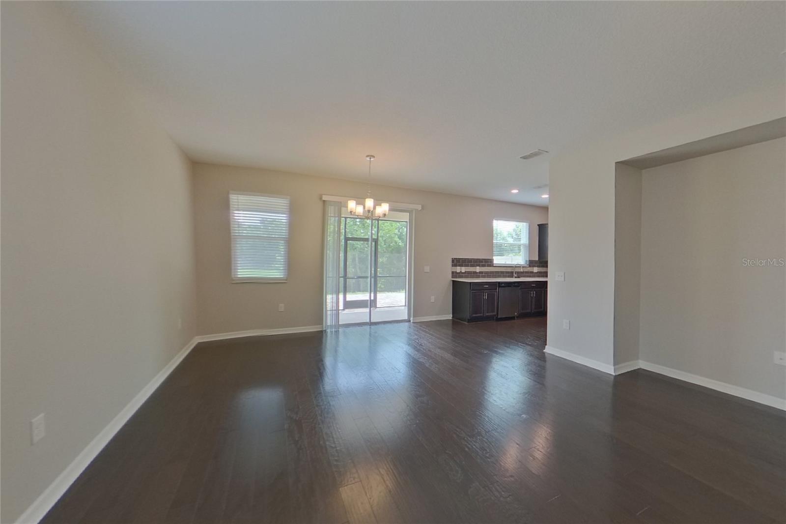 O6435030 Property Photo 2