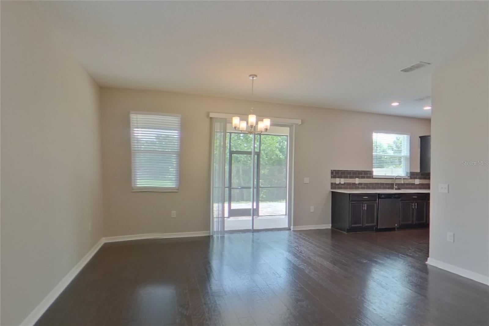 O6435030 Property Photo 4