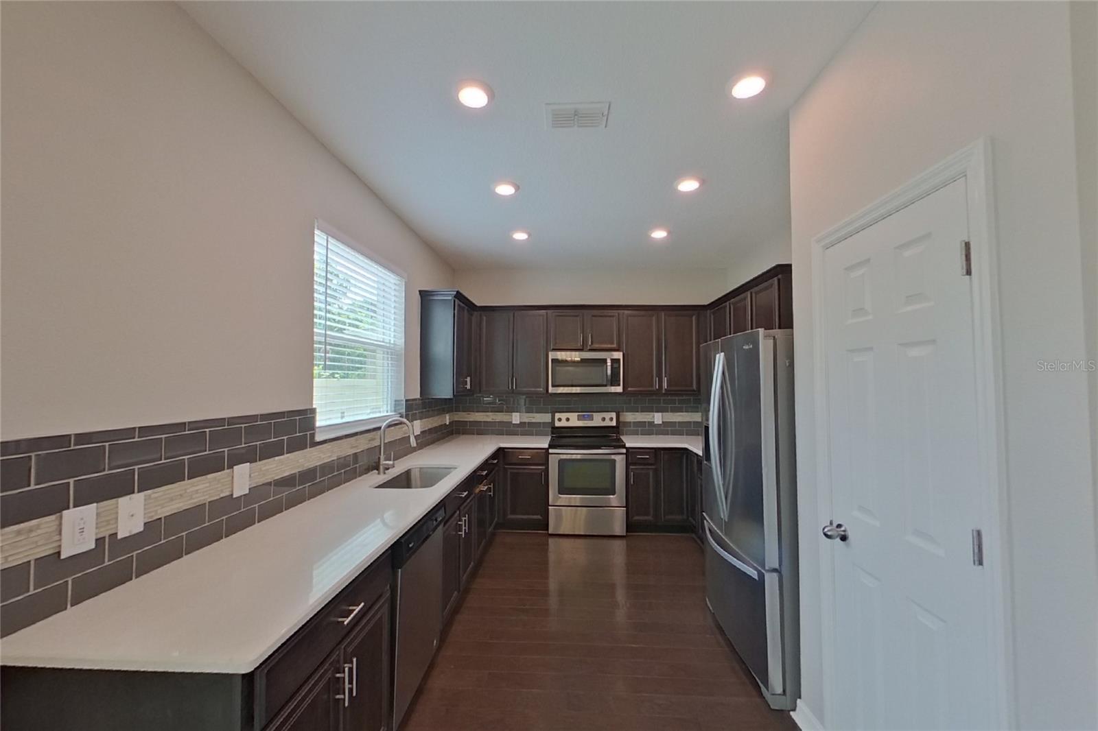 O6435030 Property Photo 5