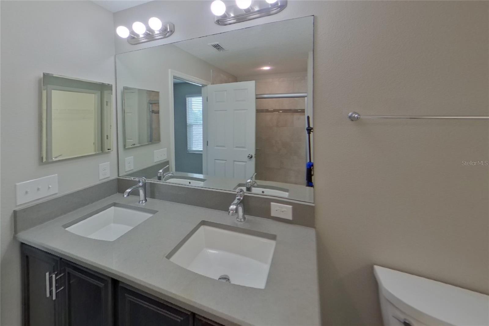 O6435030 Property Photo 8