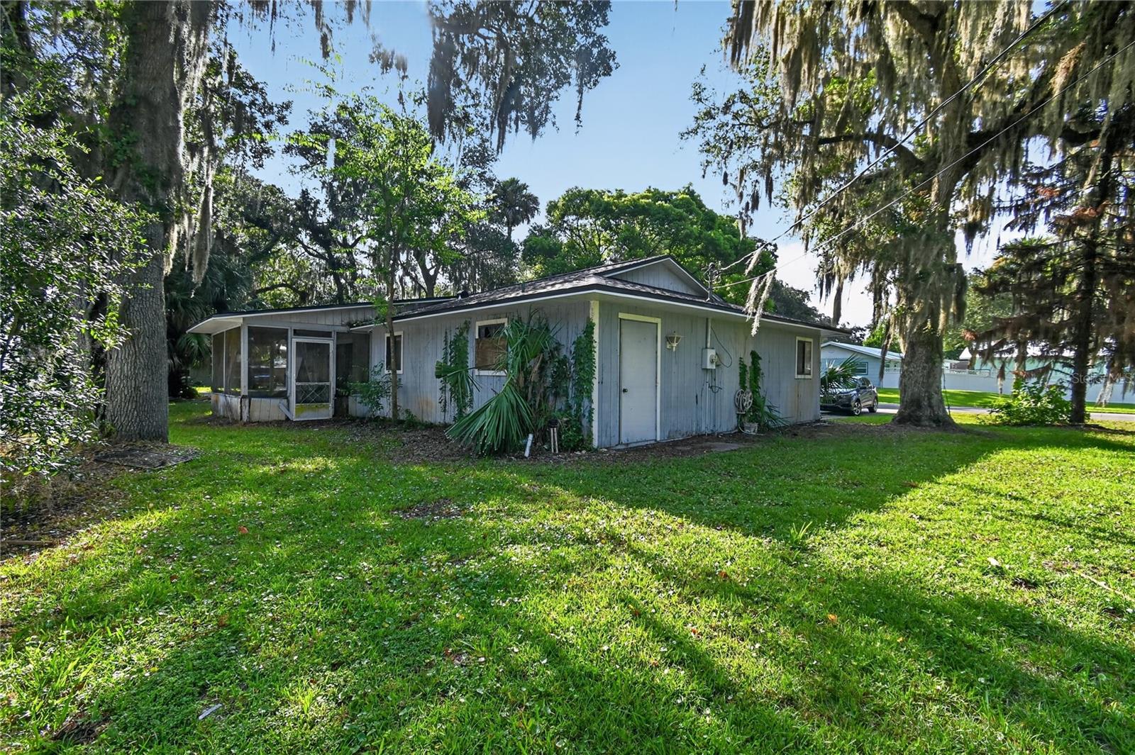 1332 Needle Palm Dr Property Photo 24
