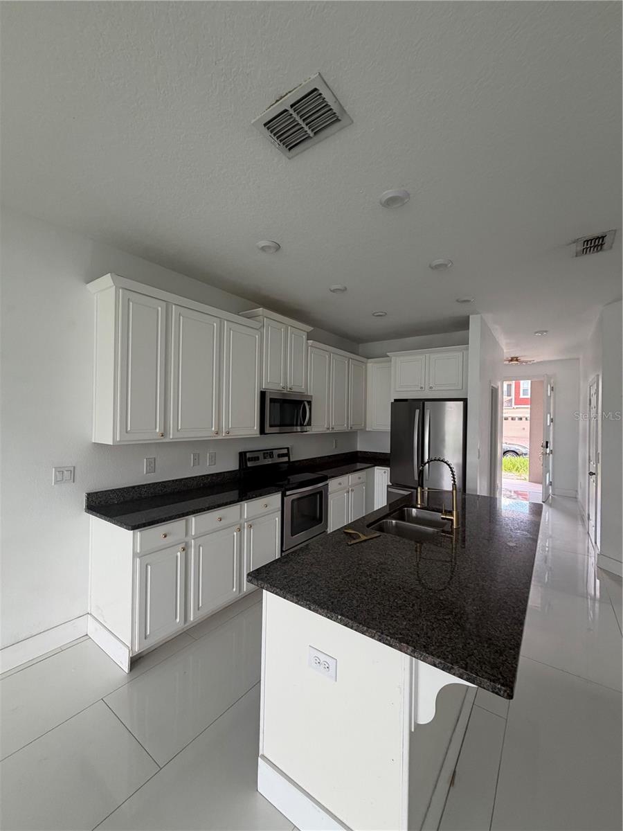 2551 Avian Loop Property Photo 3