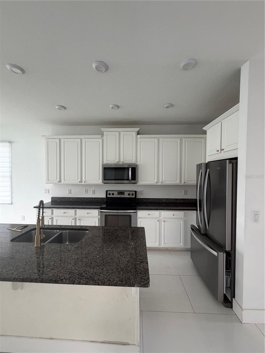 2551 Avian Loop Property Photo 4