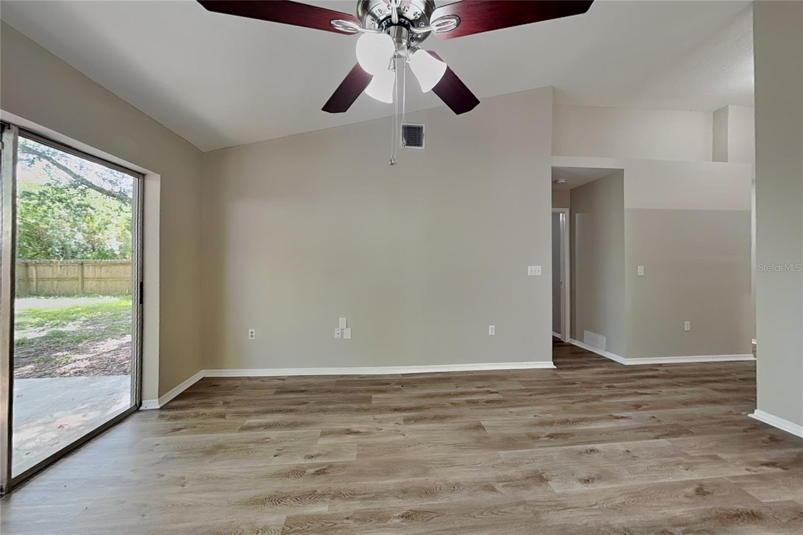 O6435041 Property Photo 5