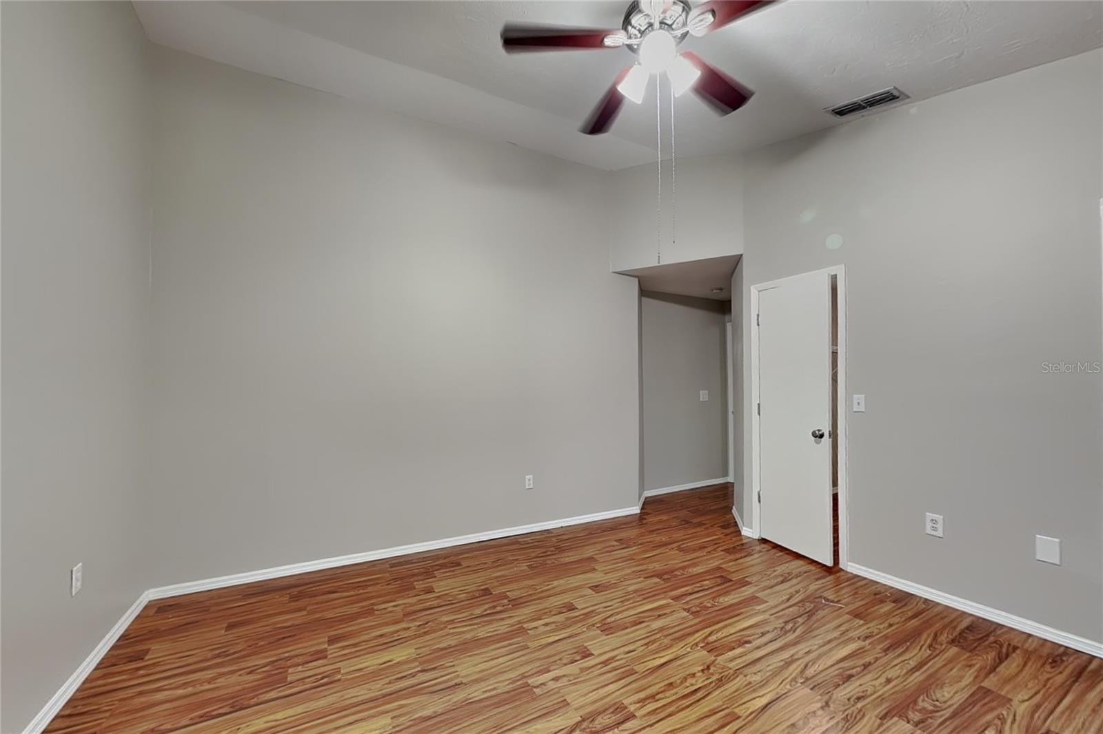 O6435041 Property Photo 9