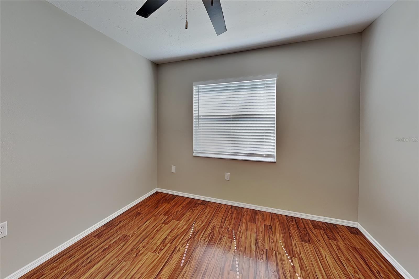 O6435041 Property Photo 13