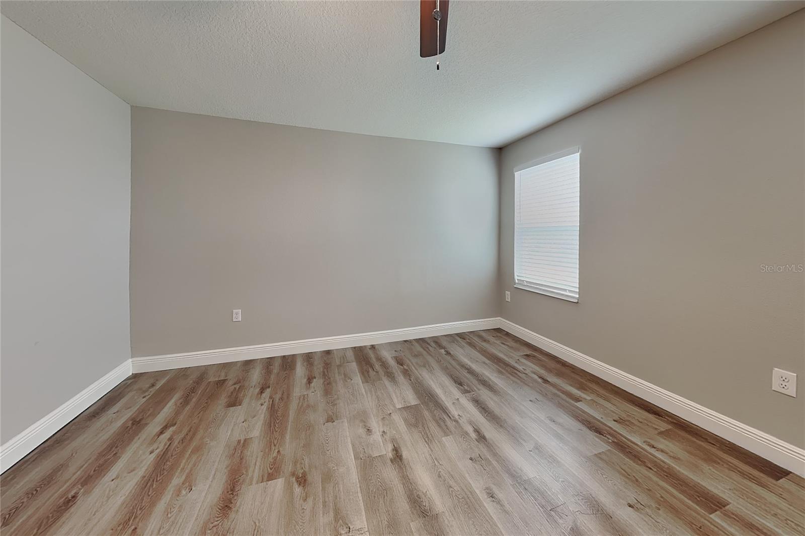 O6435047 Property Photo 5