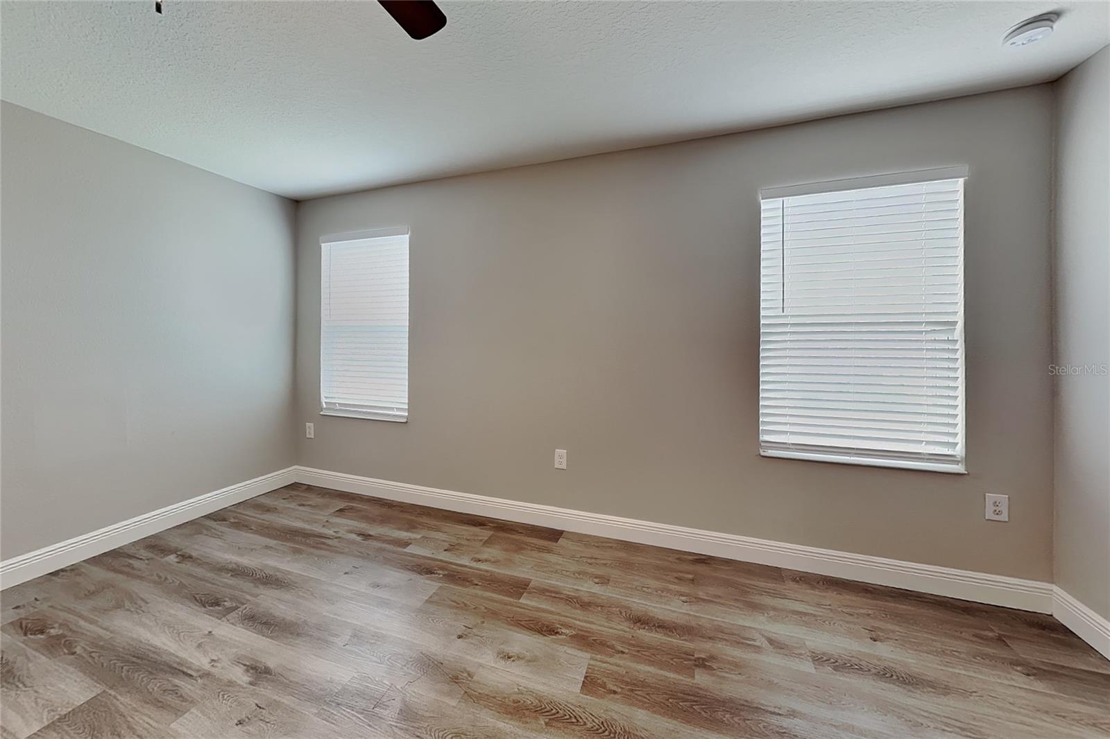 O6435047 Property Photo 6