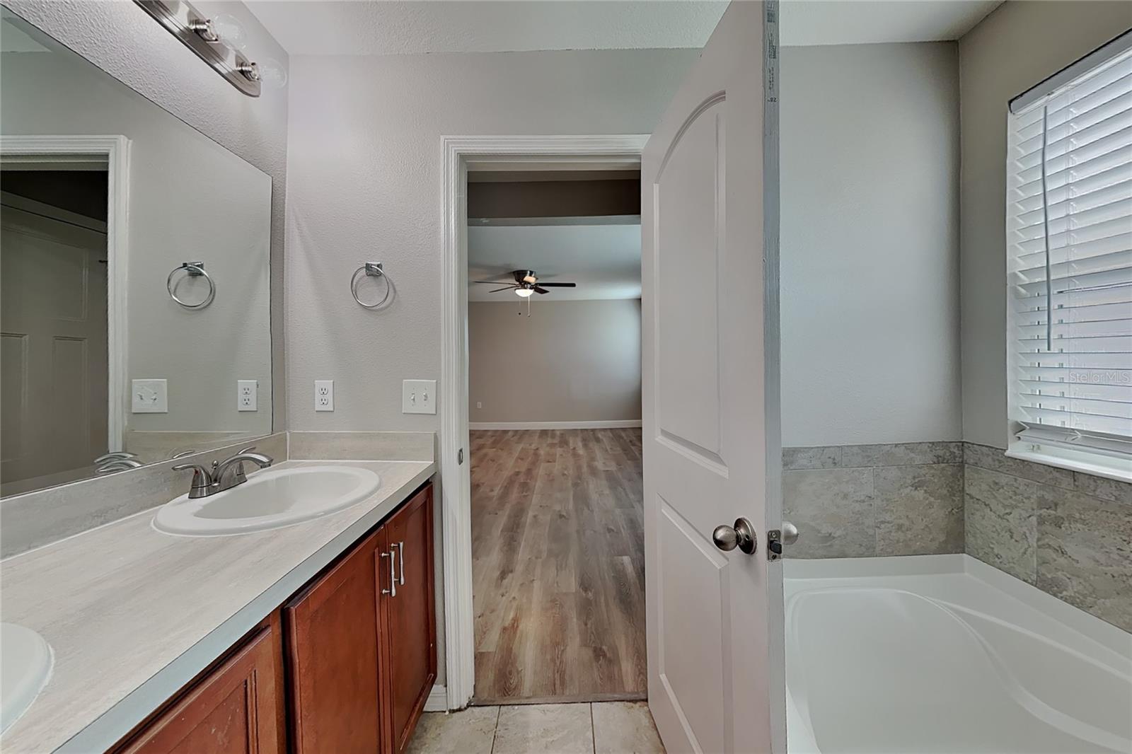 O6435047 Property Photo 7