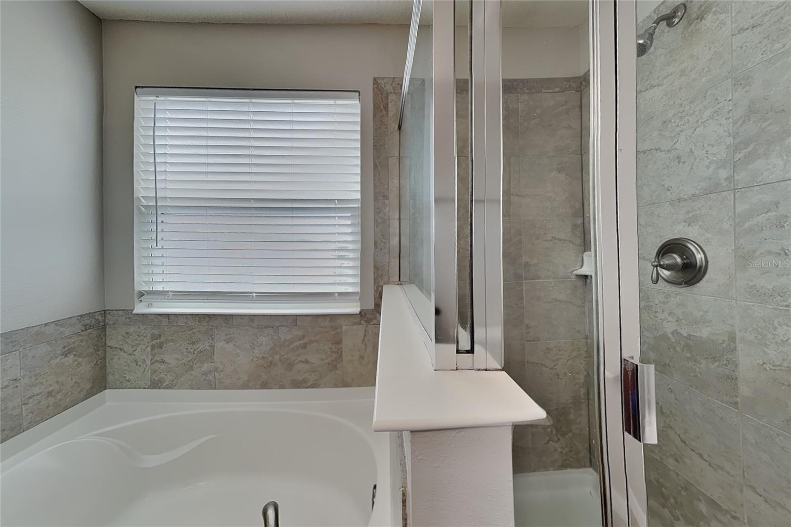 O6435047 Property Photo 8