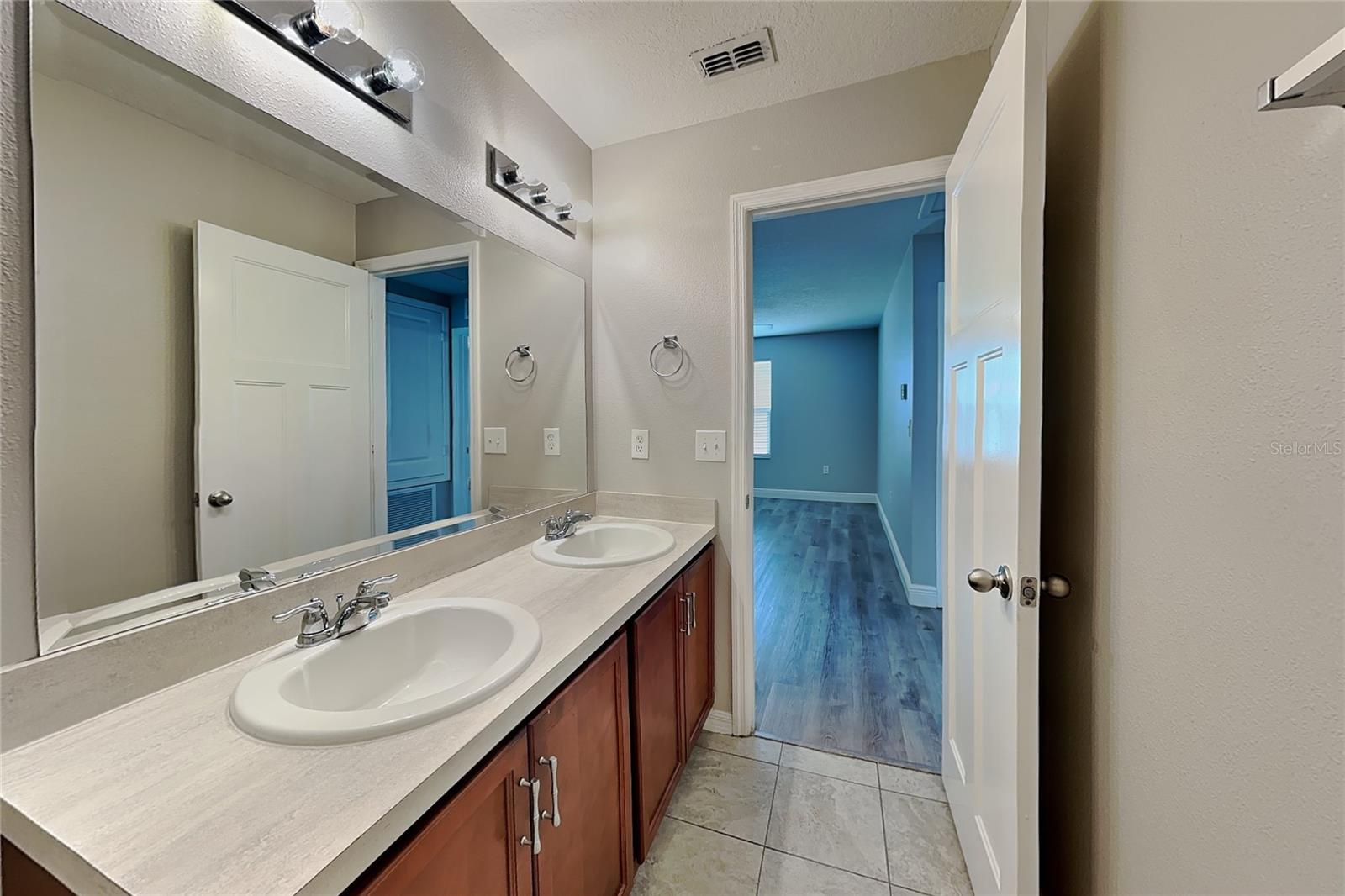 O6435047 Property Photo 13