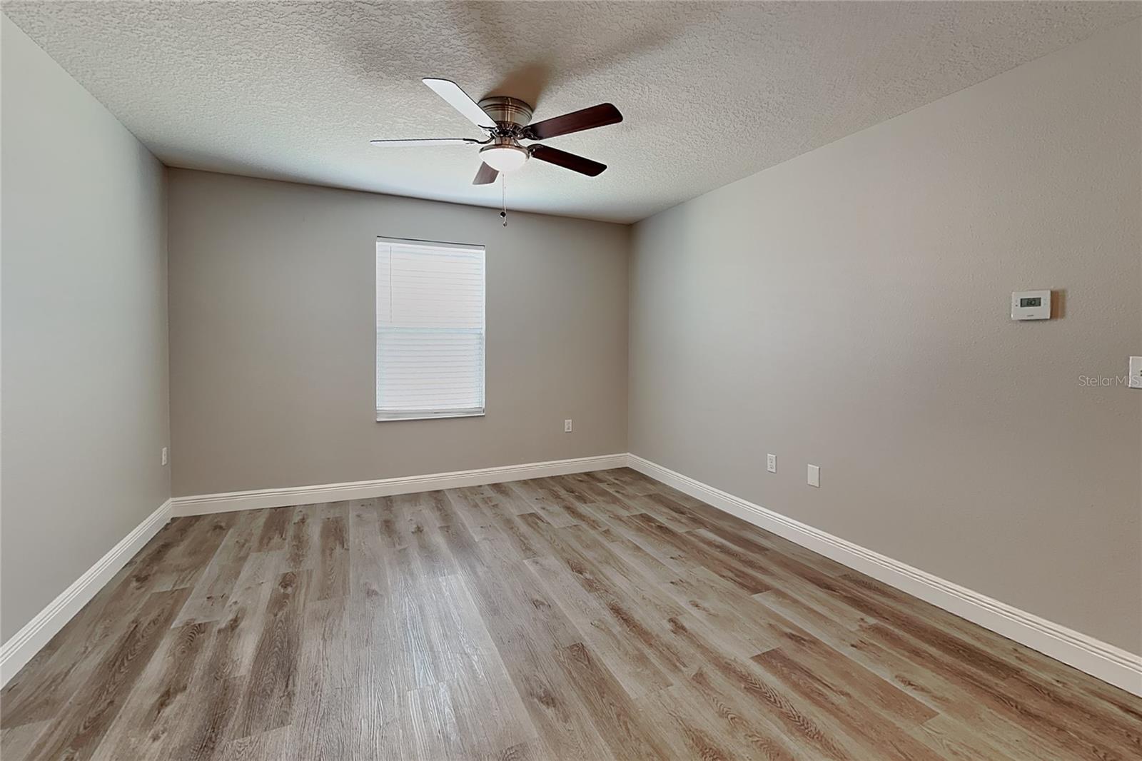 O6435047 Property Photo 14