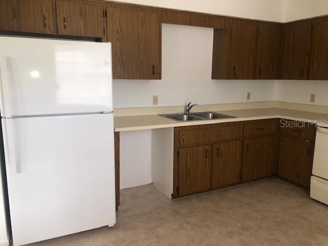 1195 W 16th St #b Property Photo 4