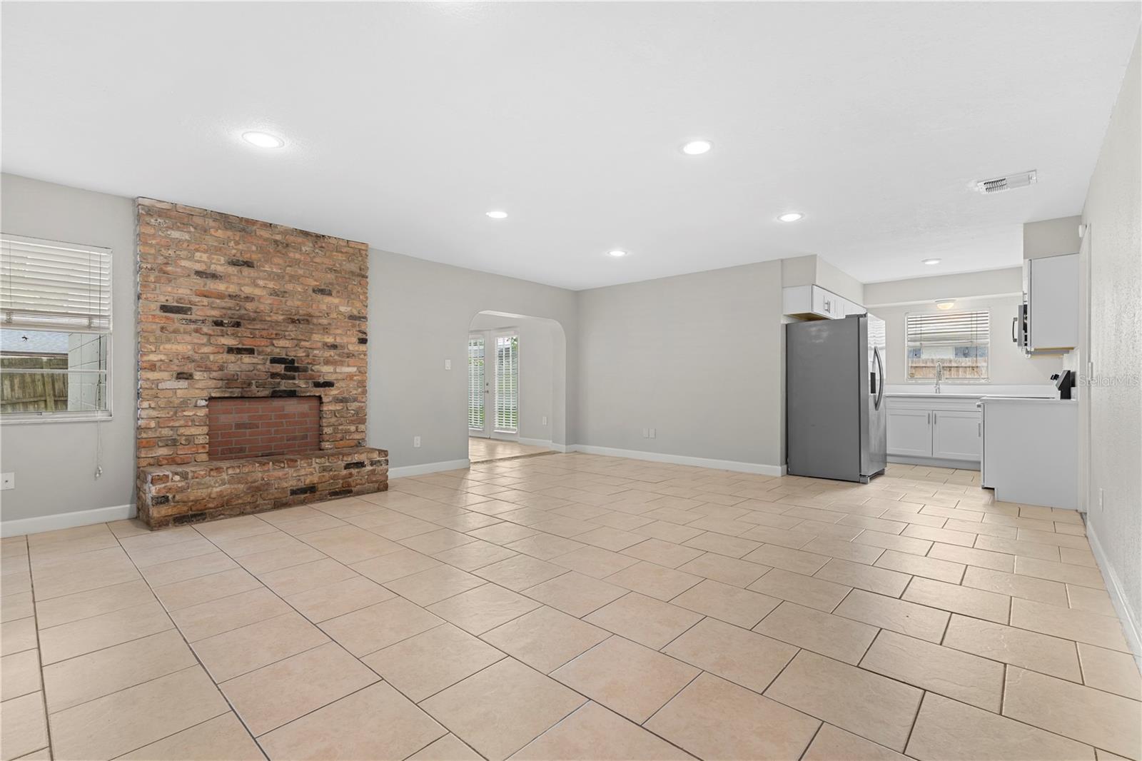 1723 Canterbury Cir Property Photo 3