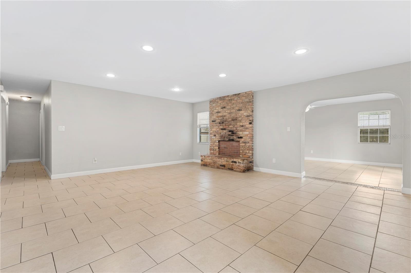 1723 Canterbury Cir Property Photo 4