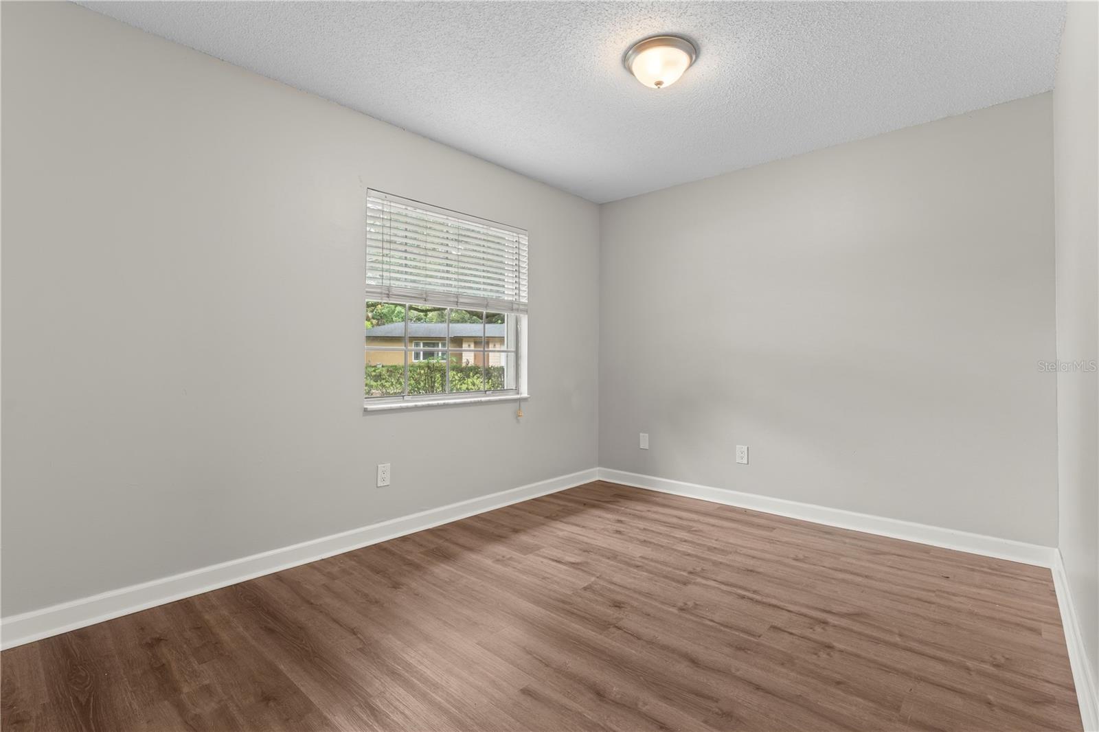 1723 Canterbury Cir Property Photo 13