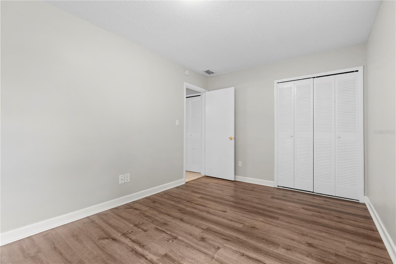 1723 Canterbury Cir Property Photo 14