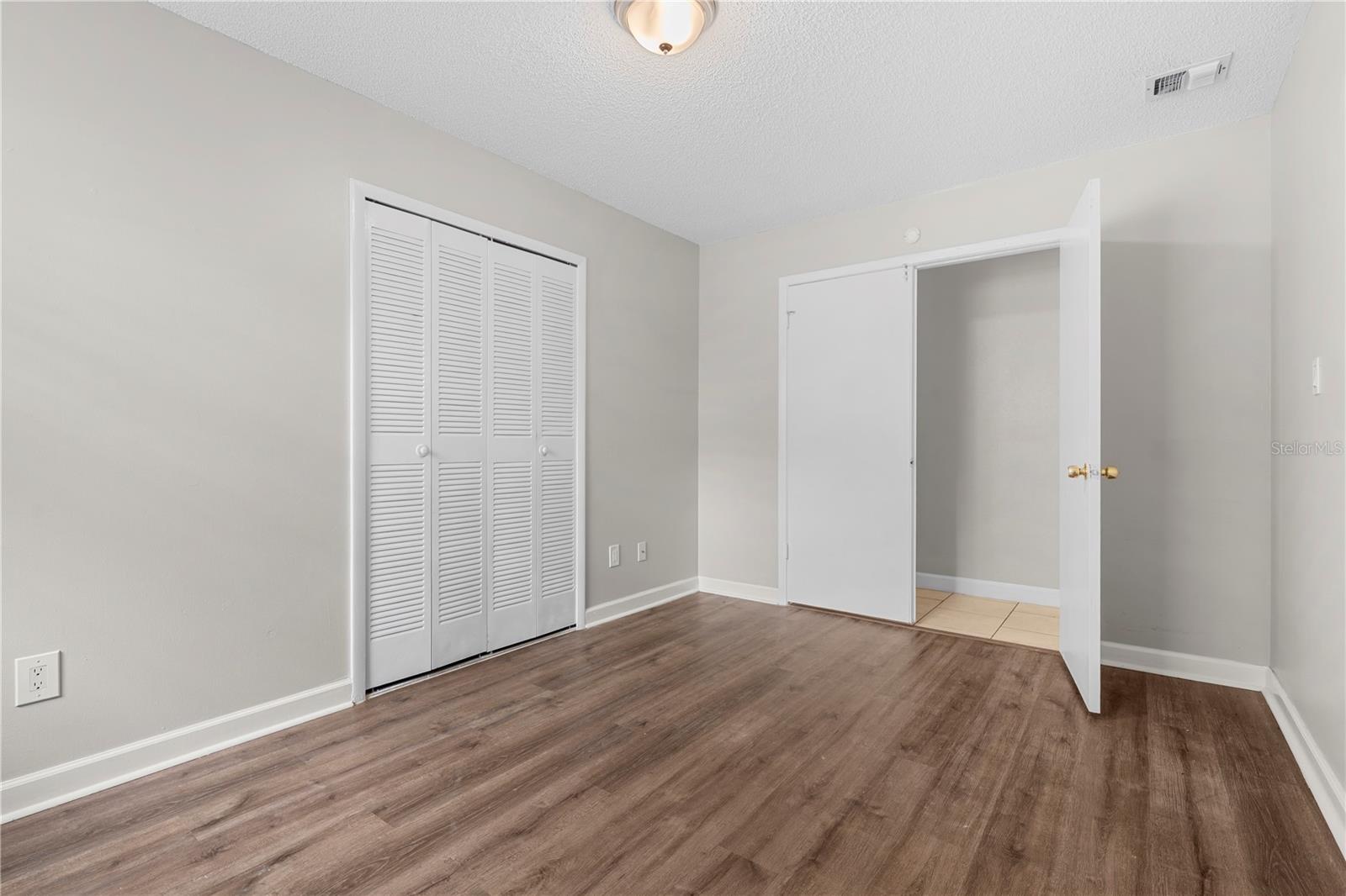1723 Canterbury Cir Property Photo 17