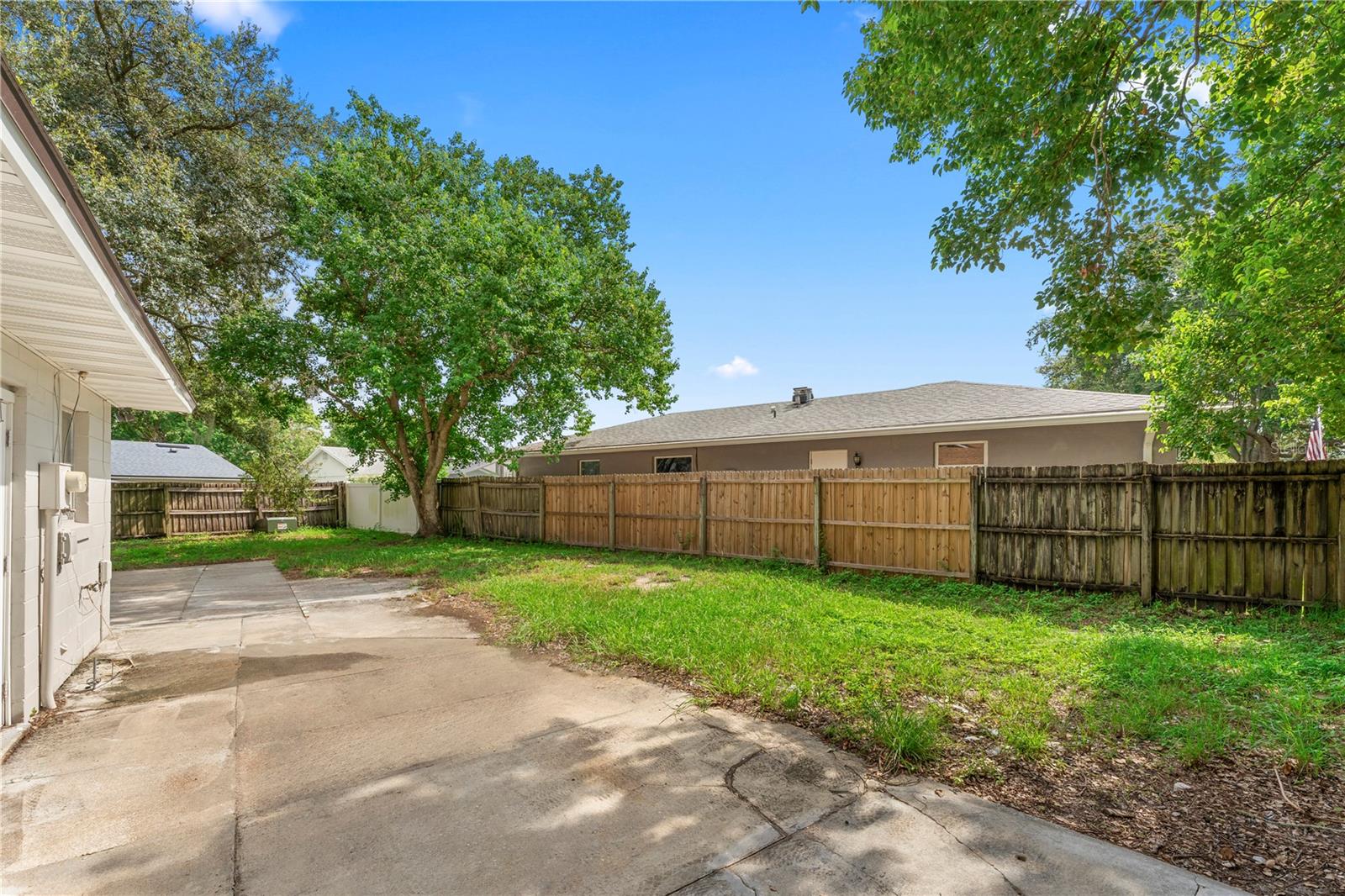 1723 Canterbury Cir Property Photo 19