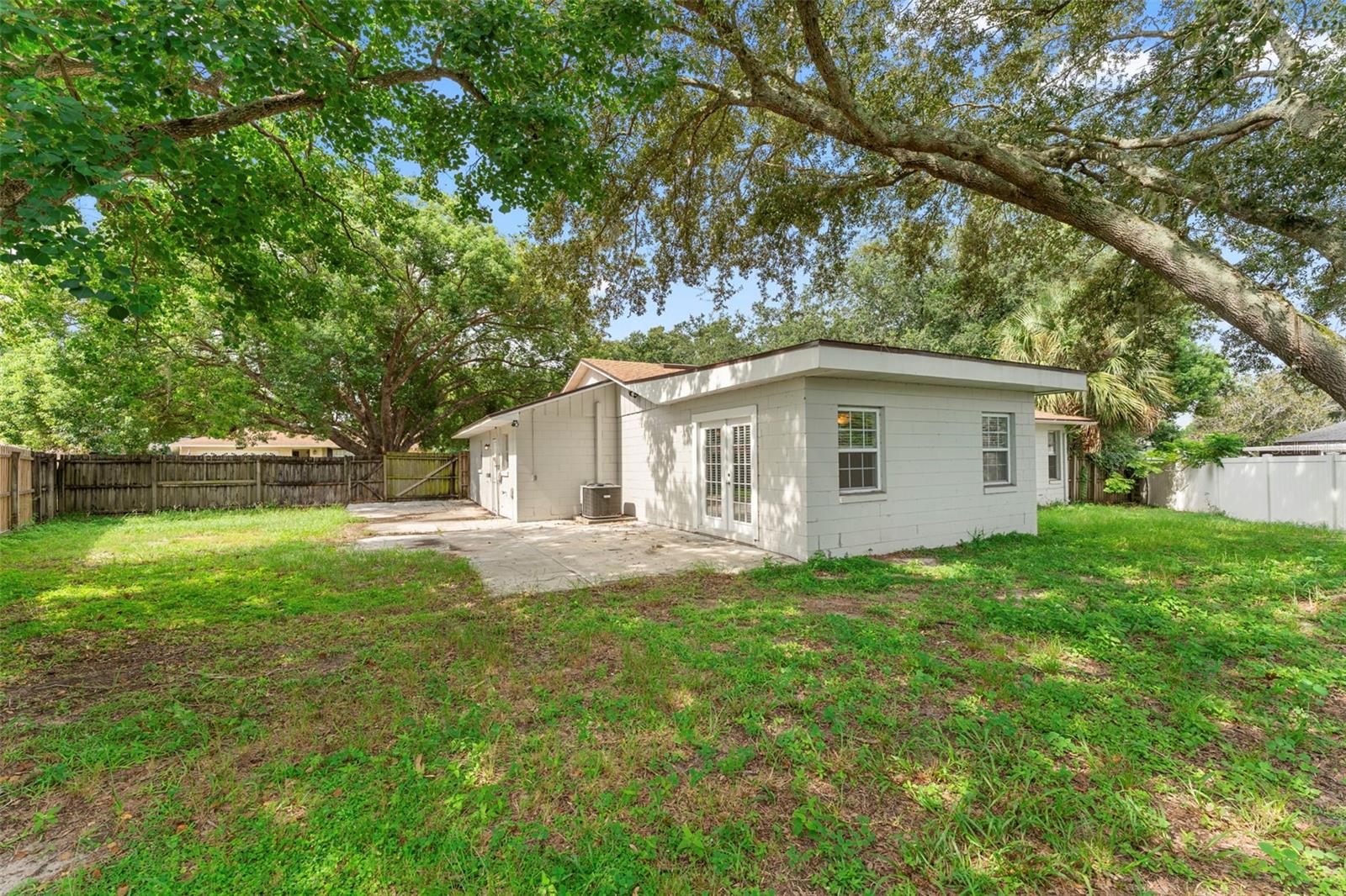 1723 Canterbury Cir Property Photo 21