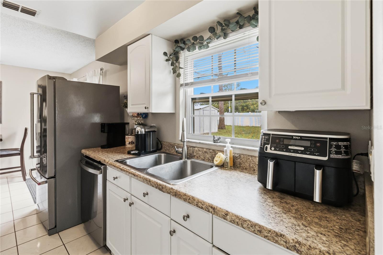2948 Colorado Ave Property Photo 4
